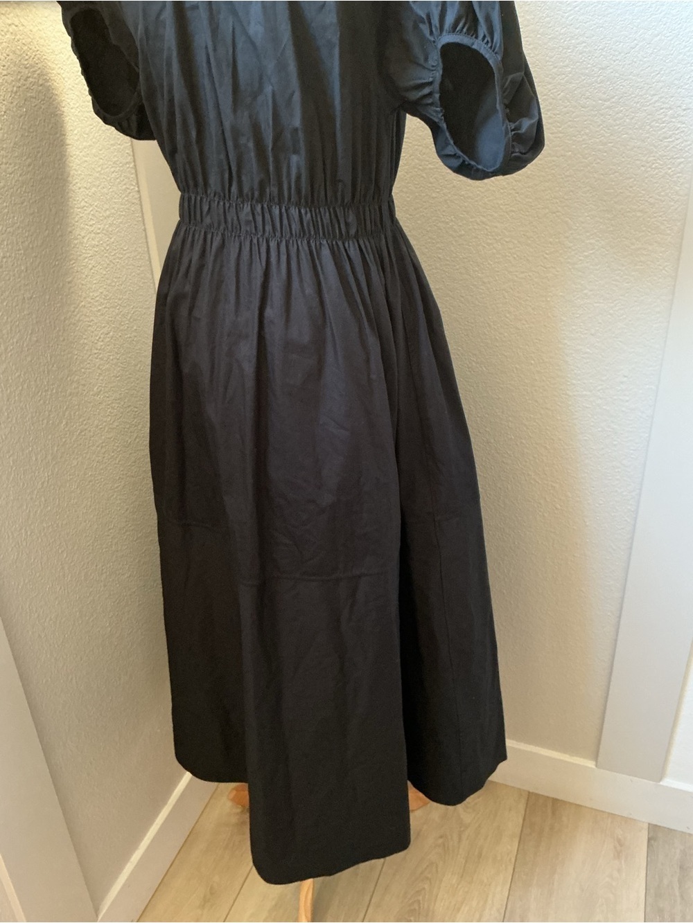 Black Puff-Sleeve Midi Dress with Elastic Waist - Picture 6 of 11